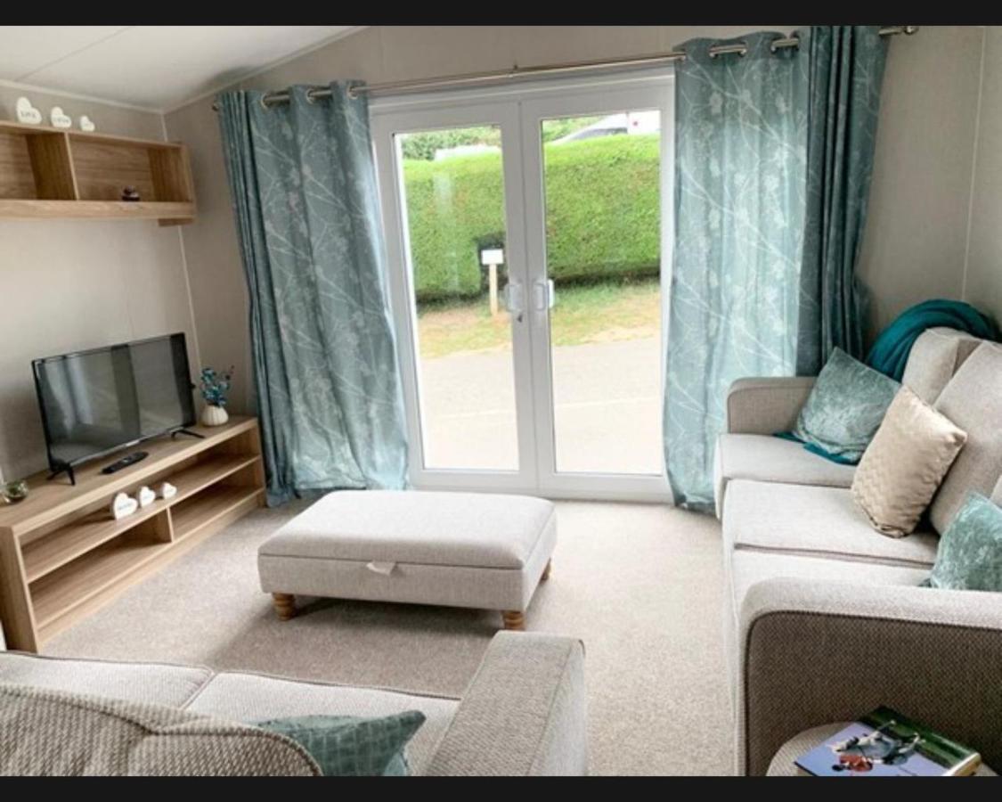 Вилла Exotic 3-Bed Caravan At Newquay Holiday Park Экстерьер фото