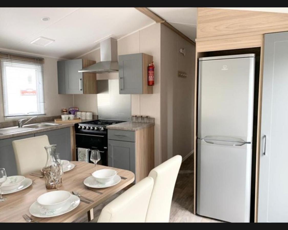 Вилла Exotic 3-Bed Caravan At Newquay Holiday Park Экстерьер фото