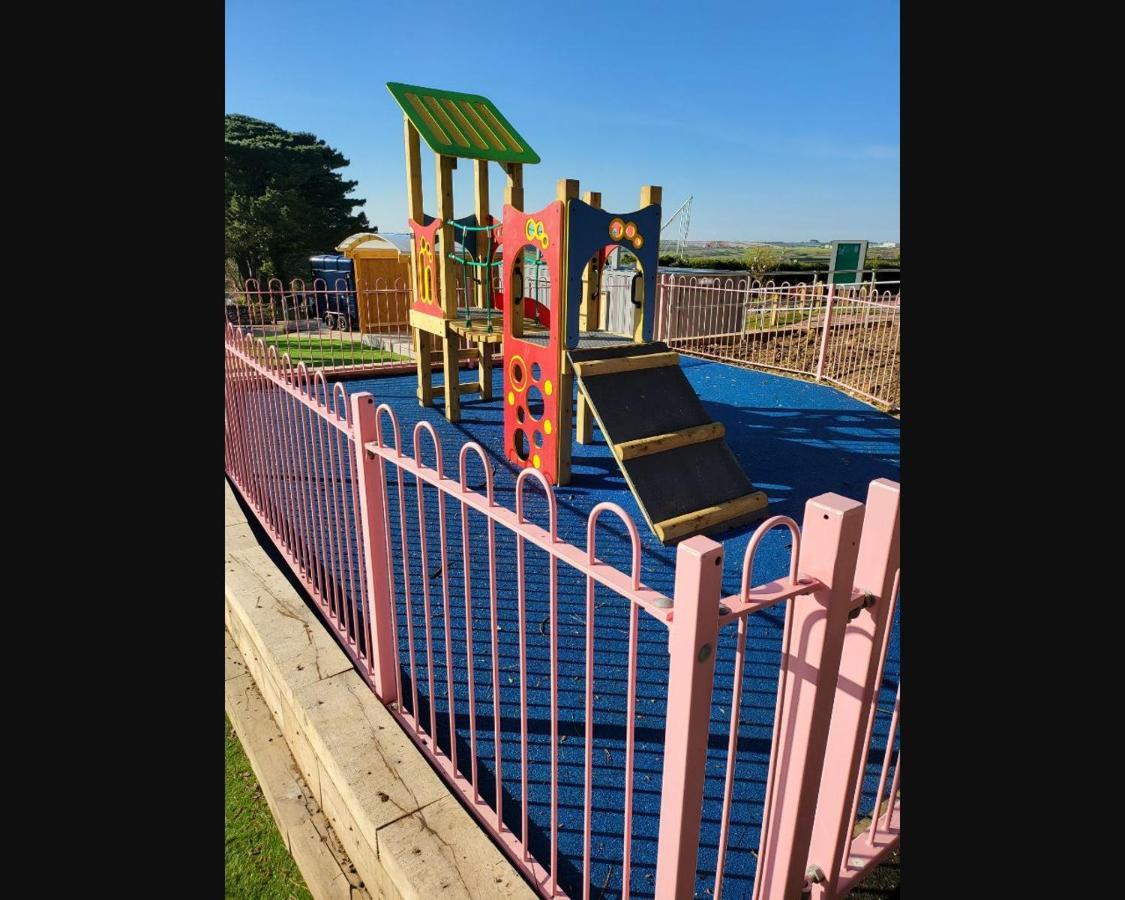 Вилла Exotic 3-Bed Caravan At Newquay Holiday Park Экстерьер фото